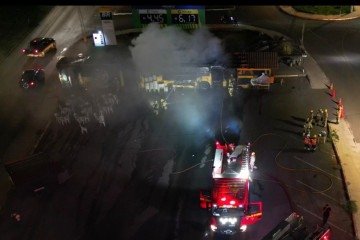 Trailer ficou destruído após incêndio -  (crédito: P Sul News/Reprodução)