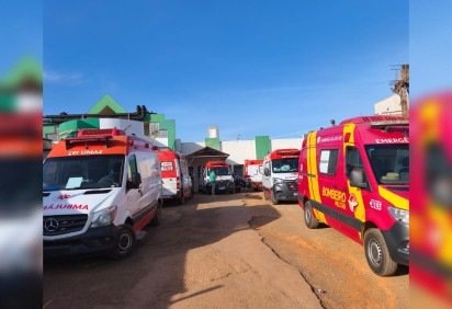 Ocupantes da van estavam voltavam de vel&oacute;rio quando se envolveram na batida -  (crédito: Divulga&ccedil;&atilde;o/CBMGO) -Ocupantes da van estavam voltavam de vel&oacute;rio quando se envolveram na batida -  (crédito: Divulga&ccedil;&atilde;o/CBMGO)