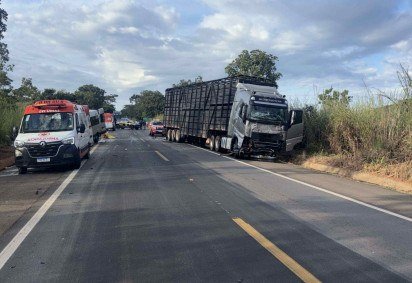 Acidente de tr&acirc;nsito no trecho entre o distrito de Bezerra e JK -  (crédito: Divulga&ccedil;&atilde;o/CBMGO)