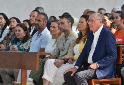A governadora do Distrito Federal, Celina Leão, e o presidente em exercício, Geraldo Alckmin, participaram da missa em celebração ao aniversário de Brasília -  (crédito: Ed Alves/CB/D.A Press) -A governadora do Distrito Federal, Celina Leão, e o presidente em exercício, Geraldo Alckmin, participaram da missa em celebração ao aniversário de Brasília -  (crédito: Ed Alves/CB/D.A Press)