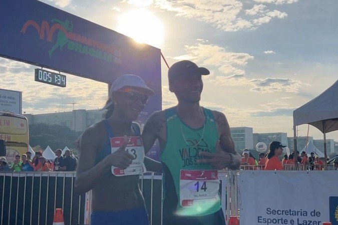 Maratona Brasília: sorte no amor e no esporte, casal vence os 21km