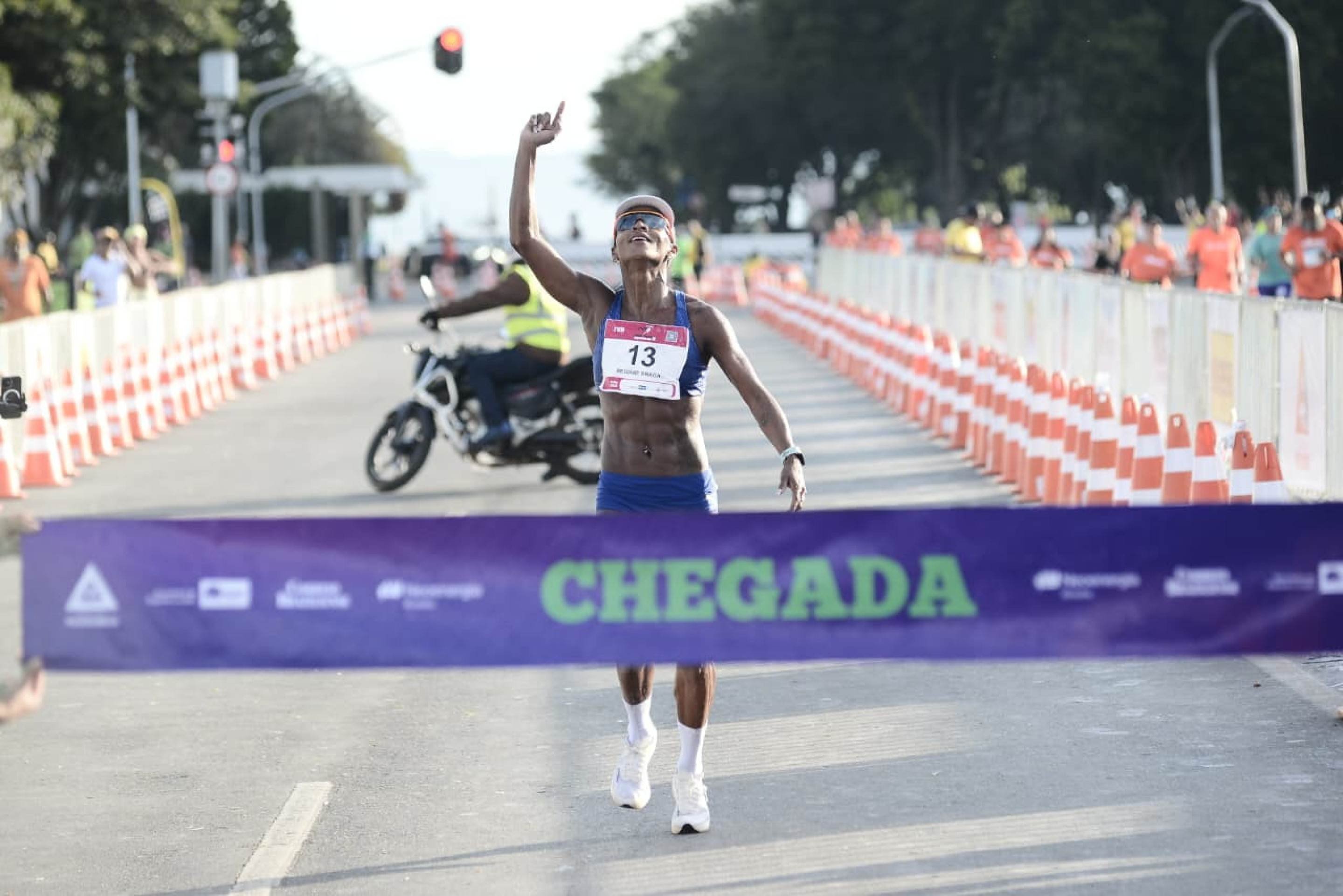 Maratona Brasília 2026: primeira colocada nos 21km feminino