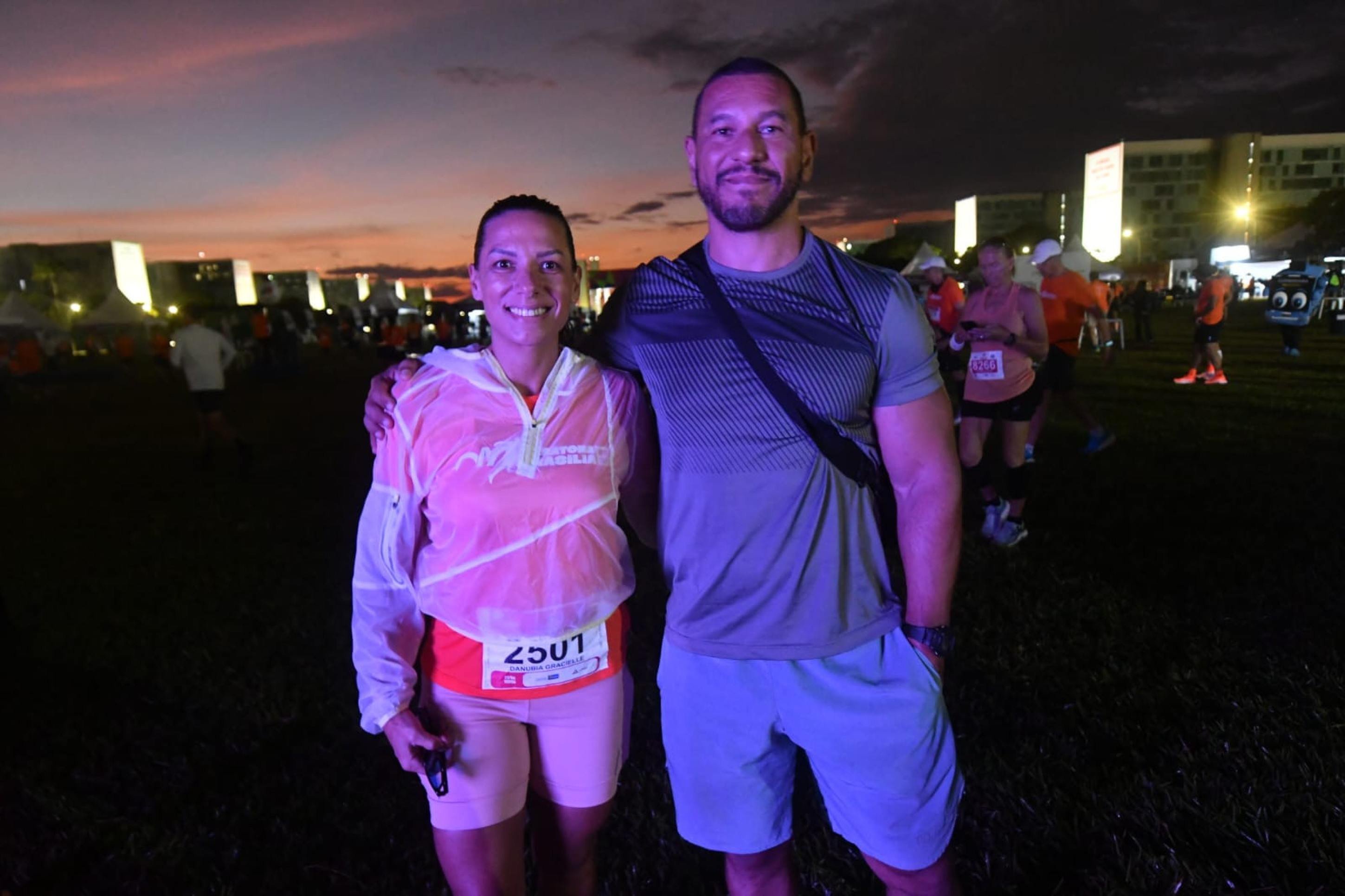 Nilmar busca apoiar Dan&uacute;bia em todas as corridas que a esposa disputa