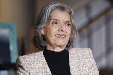     Na UnB, Cármen Lúcia ministra aula magna e debate misoginia e presão estérica  -  (crédito:  Fernando Frazão/Agência Brasil)