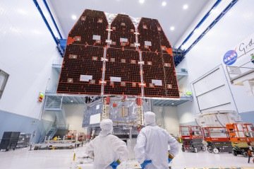 Telescópio Roman durante montagem: 12 metros de altura -  (crédito: NASA/Jolearra Tshiteya)