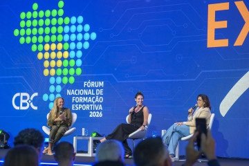 Hortência e Magic Paula participaram do painel 'Apesar das diferenças, sempre juntas', mediado pela jornalista Glenda Kozlowski -  (crédito: Guilherme Gongra/CBC)