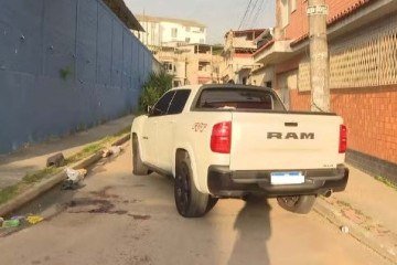 Carro em que Daniel e os amigos estavam. Os PMs que fizeram os disparos responderão por homicídio doloso -  (crédito: Reprodução de vídeo)