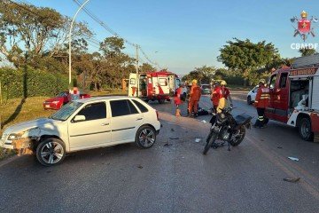 Colisão entre carro e moto deixa um ferido no Núcleo Rural Capoeira do Bálsamo -  (crédito: CBMDF/Divulgação)
