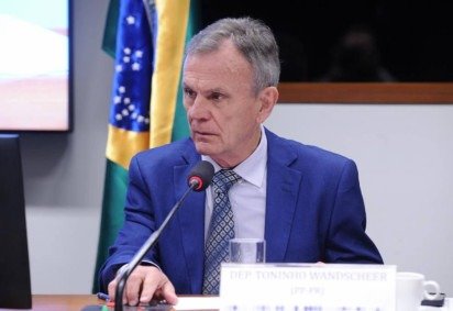 O deputado Toninho Wandscheer defendeu a suspensão da regra como forma de ampliar a competitividade no setor ferroviário -  (crédito: Renato Araújo/Câmara dos Deputados) -O deputado Toninho Wandscheer defendeu a suspensão da regra como forma de ampliar a competitividade no setor ferroviário -  (crédito: Renato Araújo/Câmara dos Deputados)