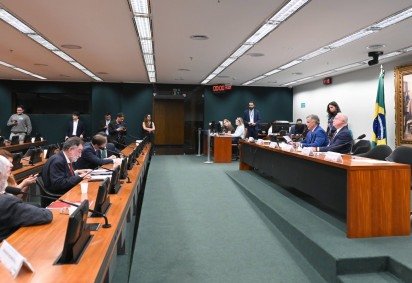 A proposta em discussão reúne iniciativas distintas que convergem na redução da carga semanal -  (crédito: Zeca Ribeiro / Câmara dos Deputados) -A proposta em discussão reúne iniciativas distintas que convergem na redução da carga semanal -  (crédito: Zeca Ribeiro / Câmara dos Deputados)