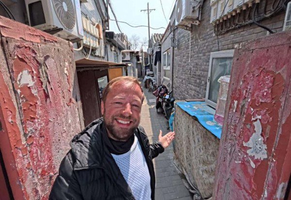 Por fora, a casa onde Maurício mora é revestida por isopor -  (crédito: Arquivo pessoal)