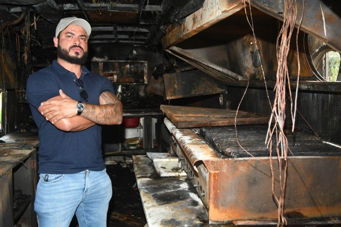  22/04/2026 Crédito: Marcelo Ferreira/CB/D.A Press. Brasil. Brasília - DF -  Ceilândia Dog Cangaceiro pegou fogo na noite de terça-feira. Henrique Martins (proprietário)