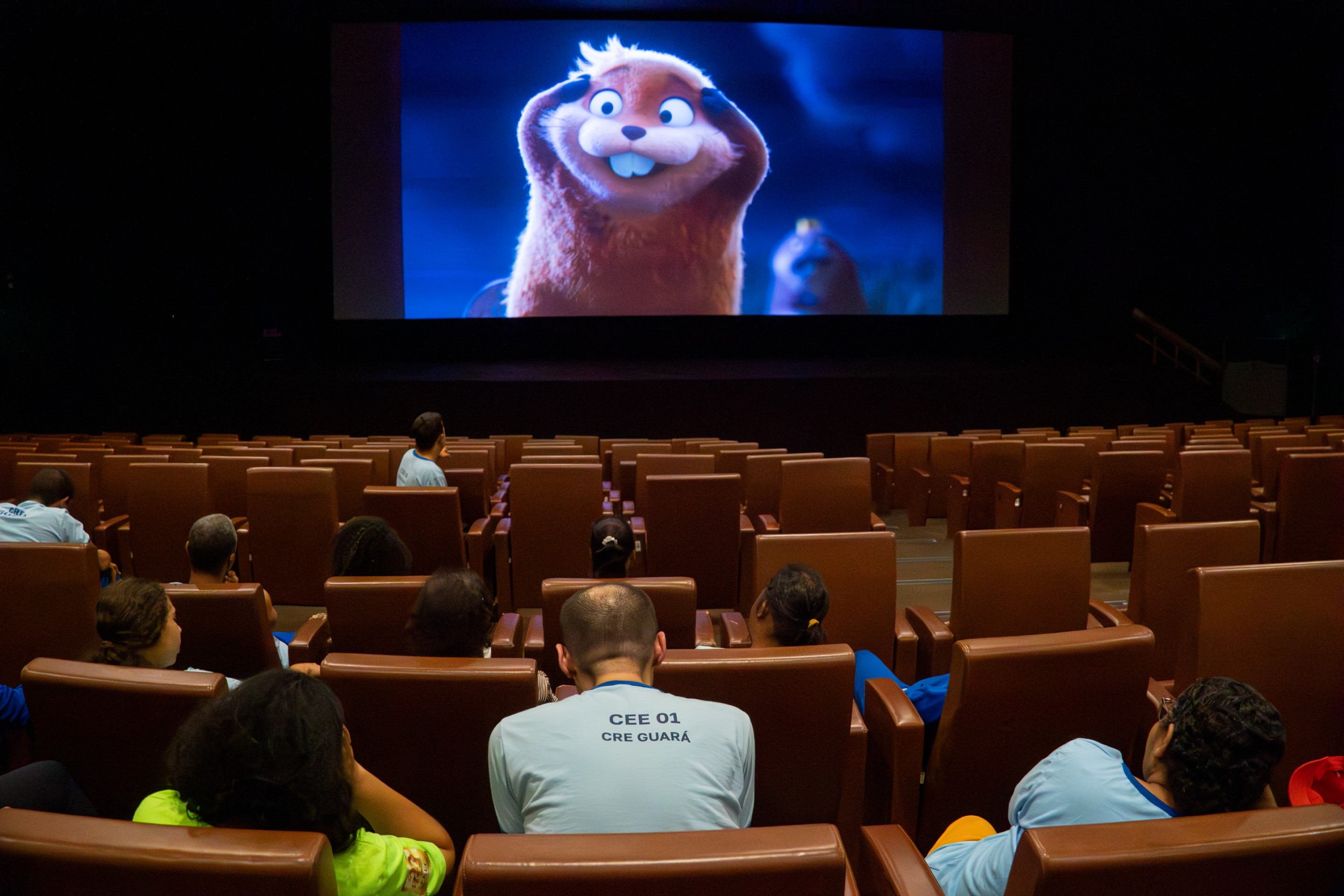 Inscrições abertas para sessão de cinema acessível com vagas limitadas