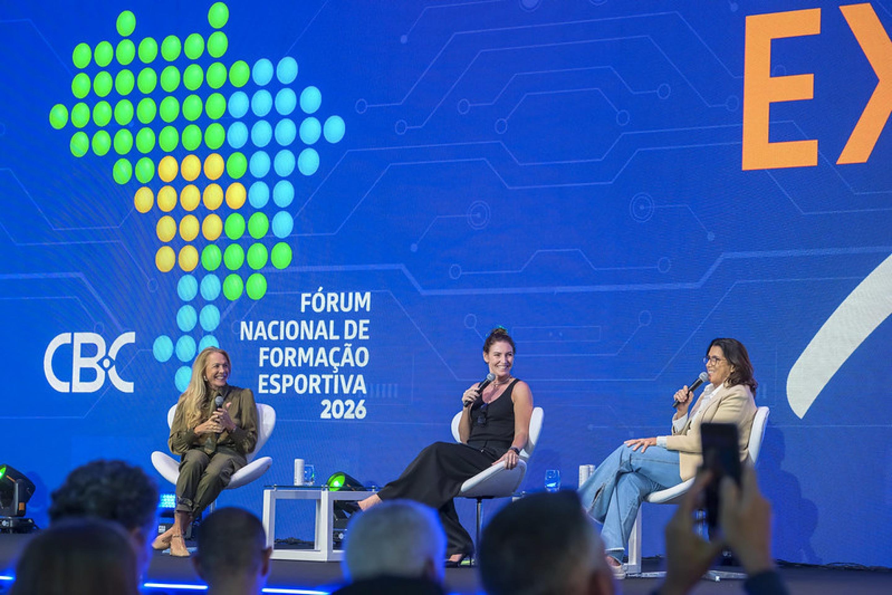 Hortência e Magic Paula reverenciam Oscar Schmidt em abertura do CBC Expo