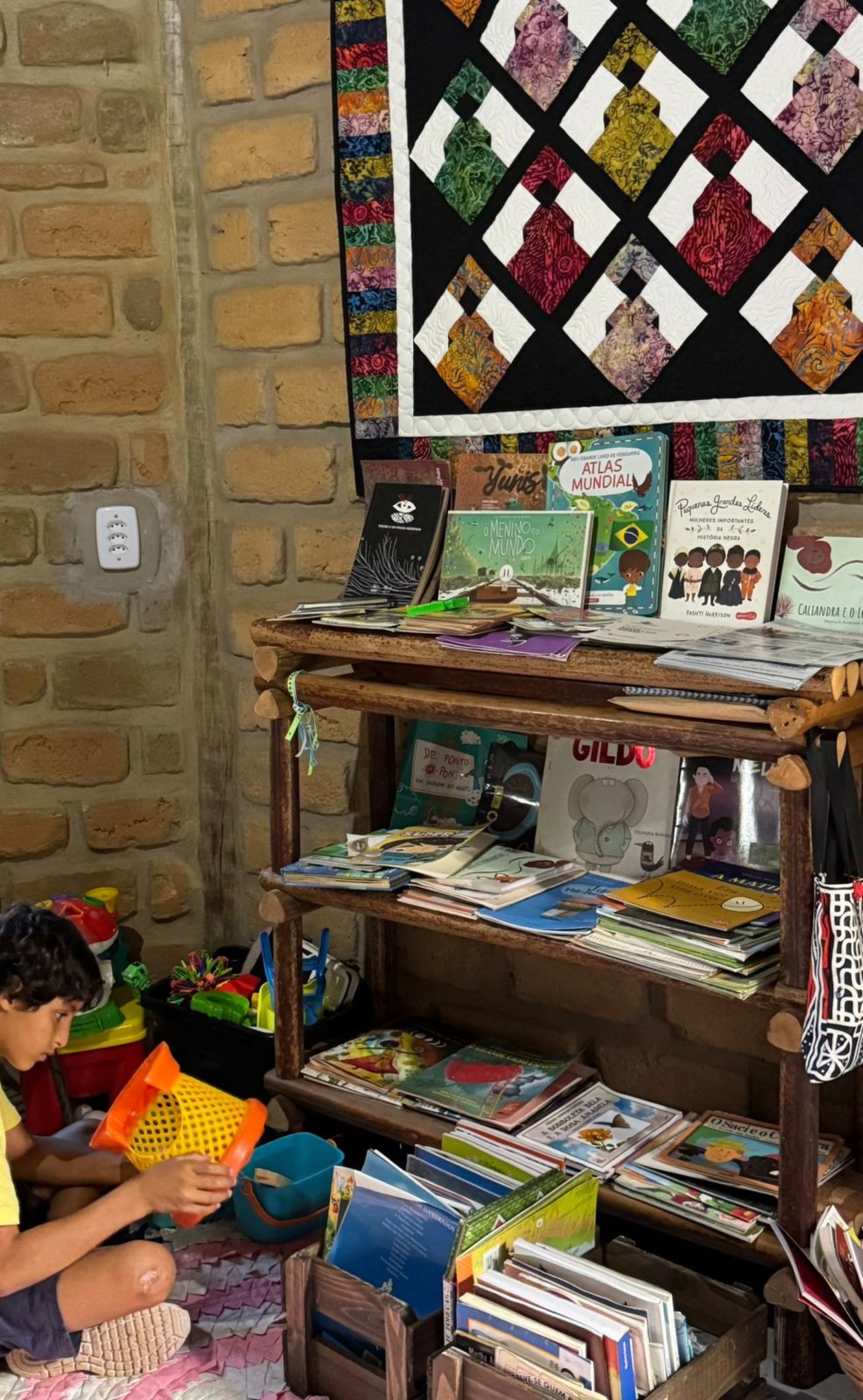 Biblioteca comunit&aacute;ria do terrir&oacute;rio Kalunga 