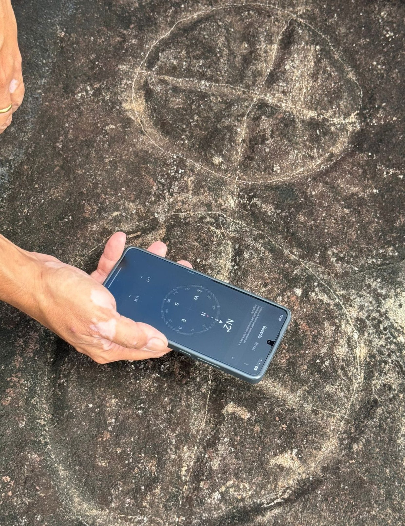 Na comunidade Ema, hier&oacute;glifos sinalizam os pontos cardeais e "rel&oacute;gio" para a colheita 