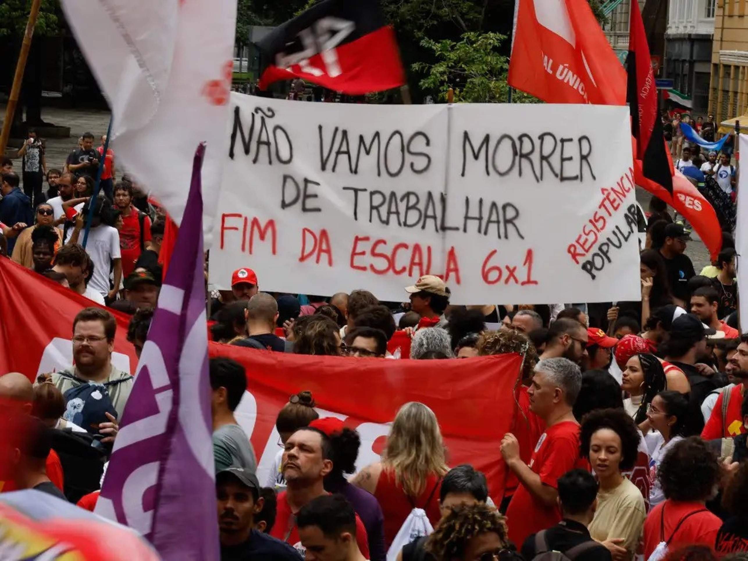 Jornadas mais longas estão associadas a menores salários, mostra Ipea