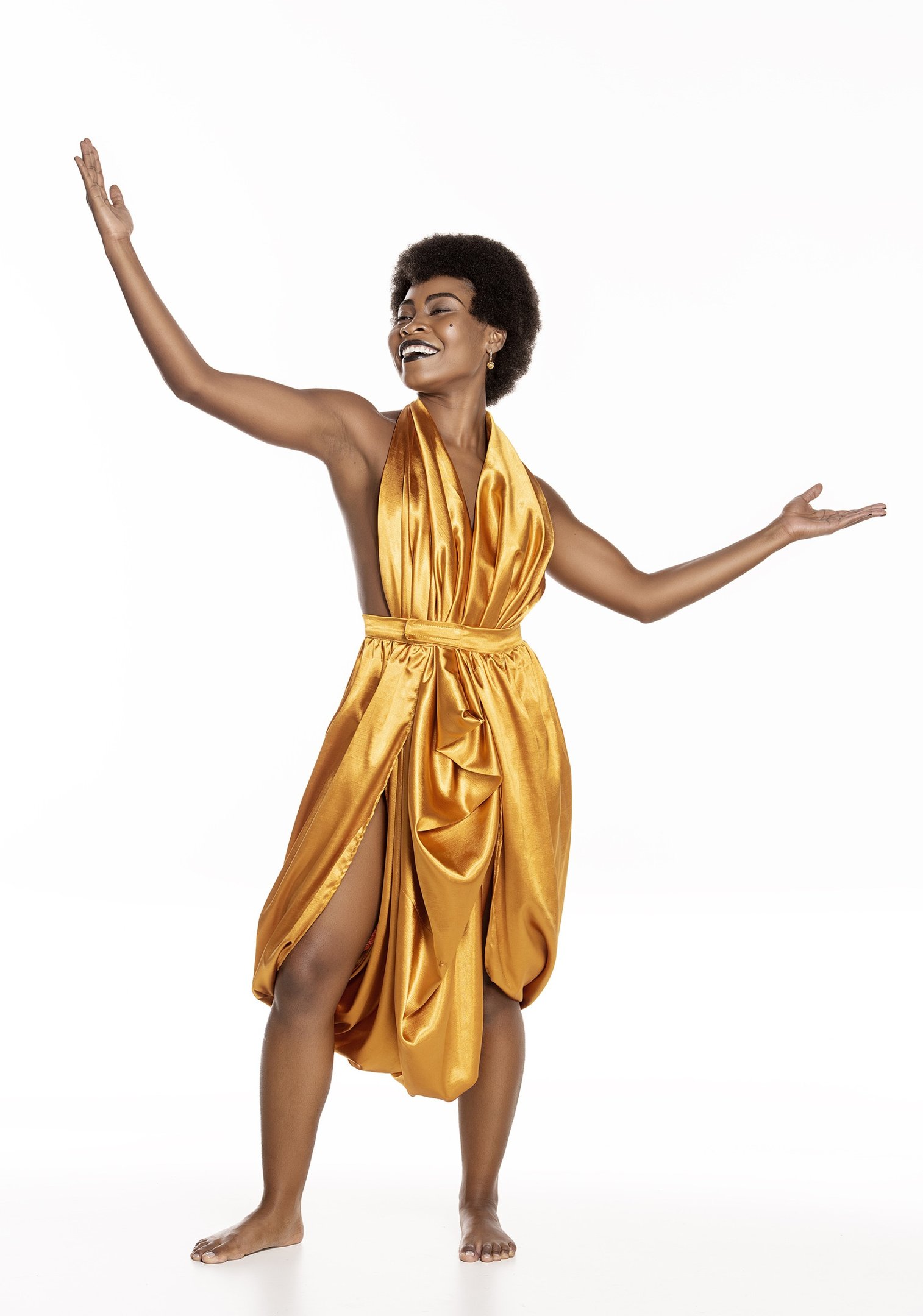 Larissa Noel como Zez&eacute; Motta