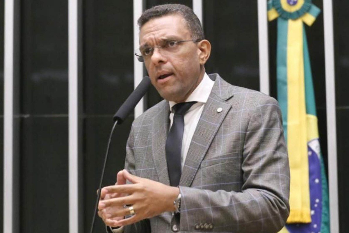 Escândalo no Rio: Deputado Revela 'Narcoestado' e Acusa Bolsonaro por Crise