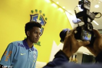 Estevão na Granja Comary: lesão na coxa torna incerta a participação do atacante na Copa -  (crédito: Rafael Ribeiro/CBF)