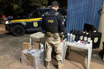 PRF apreende 44 ampolas de emagrecedor na BR-060 -  (crédito: PRF/Divulgação)