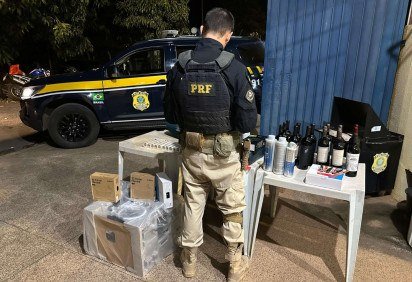 PRF apreende 44 ampolas de emagrecedor na BR-060 -  (crédito: PRF/Divulgação) -PRF apreende 44 ampolas de emagrecedor na BR-060 -  (crédito: PRF/Divulgação)