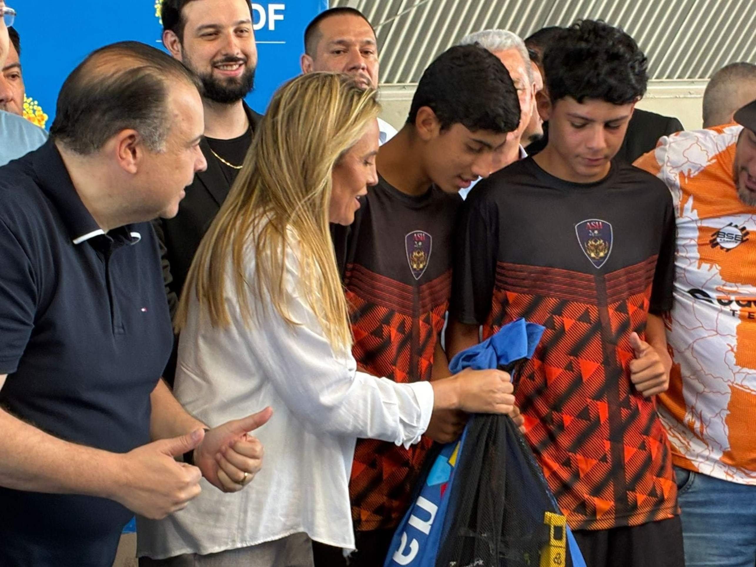 Celina entrega gin&aacute;sio de Samambaia revitalizado