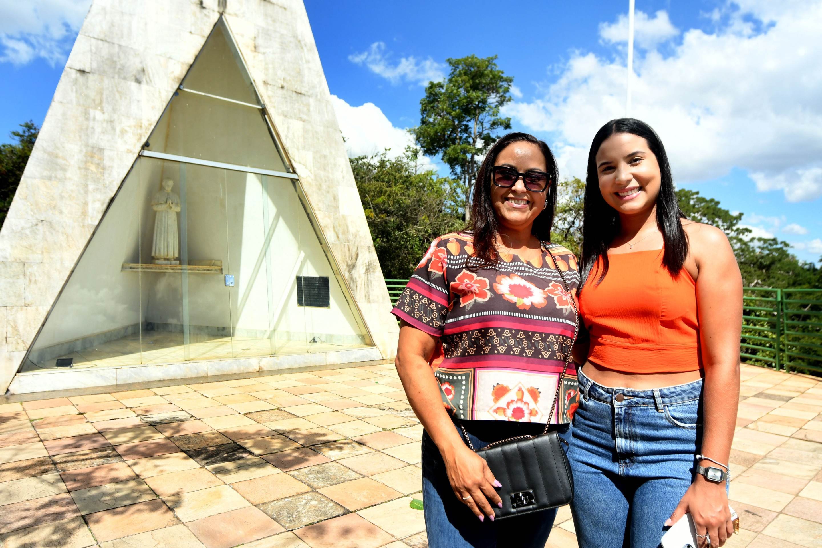  A paraibana Licia foi apresentada ao espa&ccedil;o por Stefanny