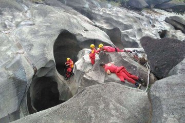 Resgate do corpo de Jacob Vilar no Vale da Lua, na Chapada dos Veadeiros -  (crédito: Divulgação/CBMDF)