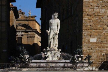 A estátua de Netuno é uma das obras mais conhecidas de Florença e fica na Piazza della Signoria, um dos principais pontos turísticos da cidade -  (crédito: X/Reprodução)