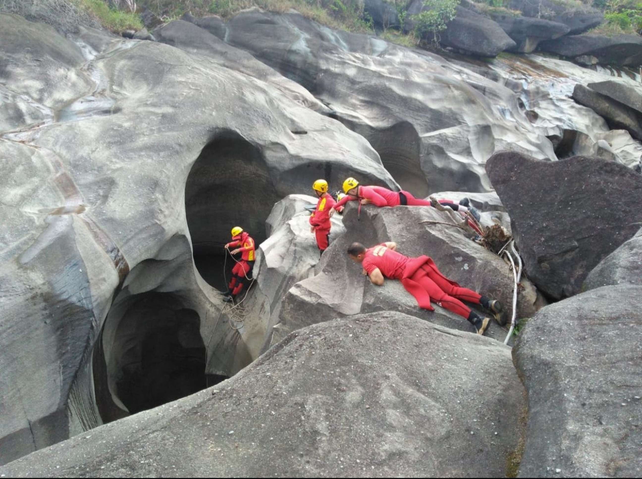 Resgate do corpo de Jacob Vilar no Vale da Lua, na Chapada dos Veadeiros -  (crédito: Divulgação/CBMDF)