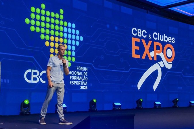 Robert Scheidt aborda a experi&ecirc;ncia pessoal no t&ecirc;nis na palestra "Se perder o leme, nunca perder o rumo"