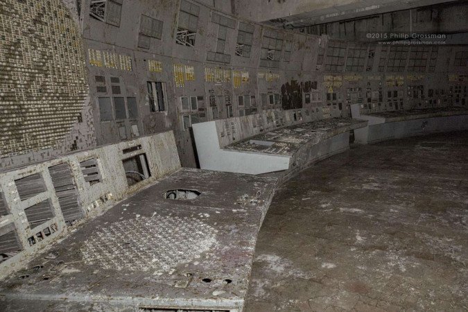 A sala de controle do reator 4 abandonada, onde Olexii Breus trabalhava na época do acidente 