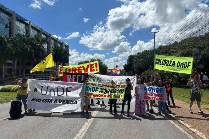 Manifestantes cobram cumprimento de promessas feitas pela governadora, Celina Leão -  (crédito: Divulgação/ DCA UnDF)