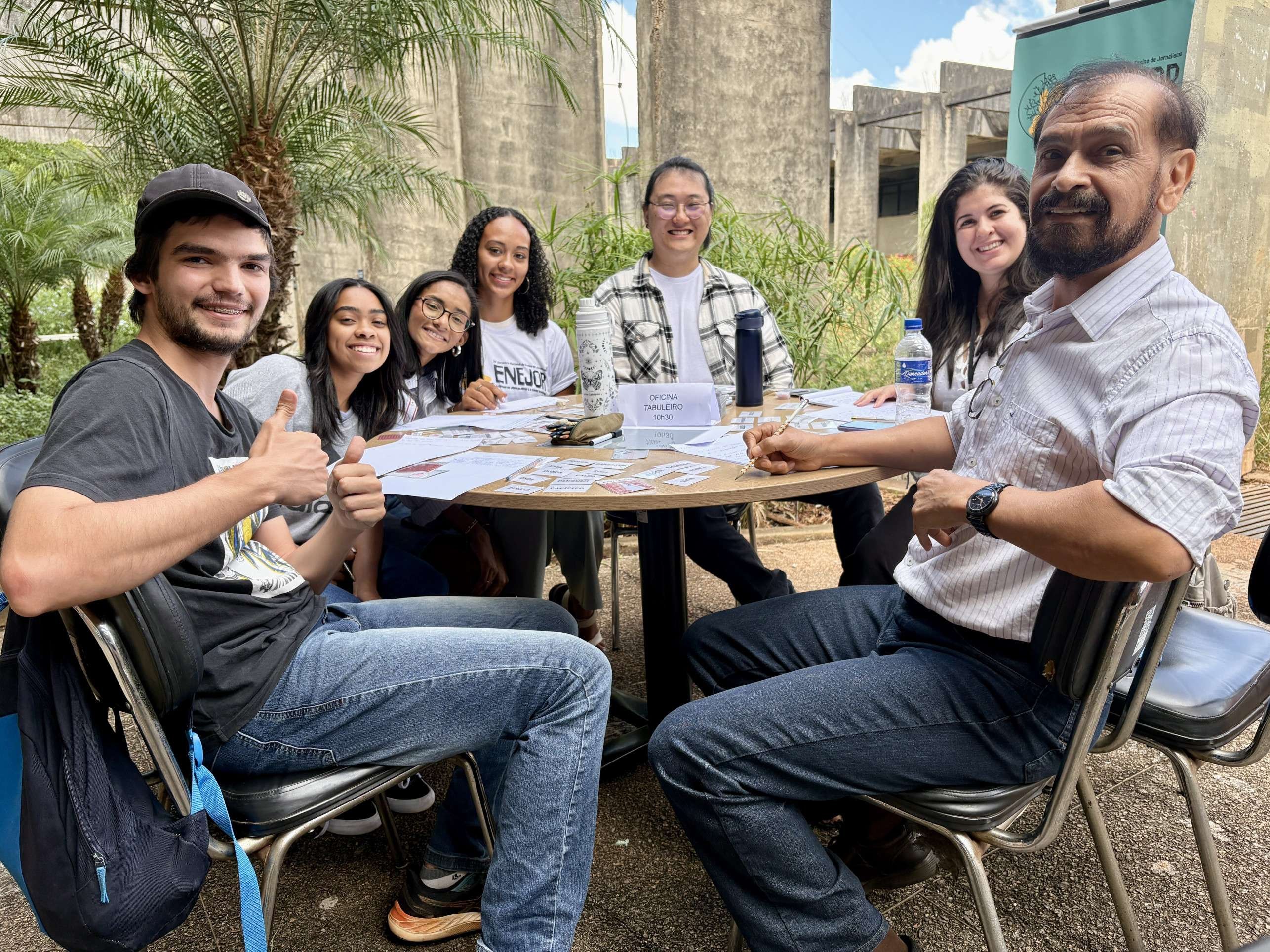 Henrique Nagae (centro) &eacute; egresso da FAC/UnB e apresentou no Enejor o jogo que desenvolveu em seu TCC