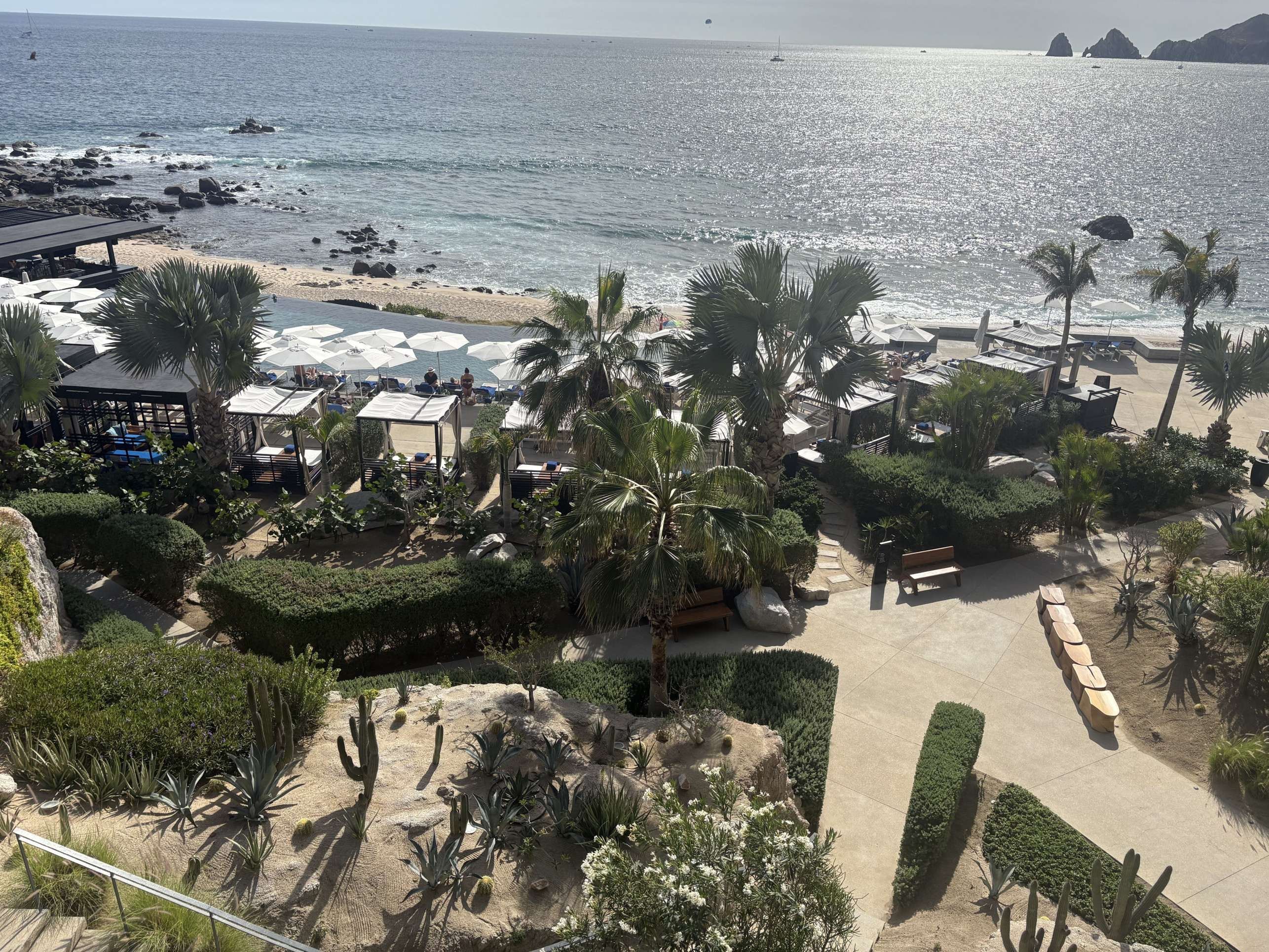 Vista da praia privativa do The Cape Hotel 