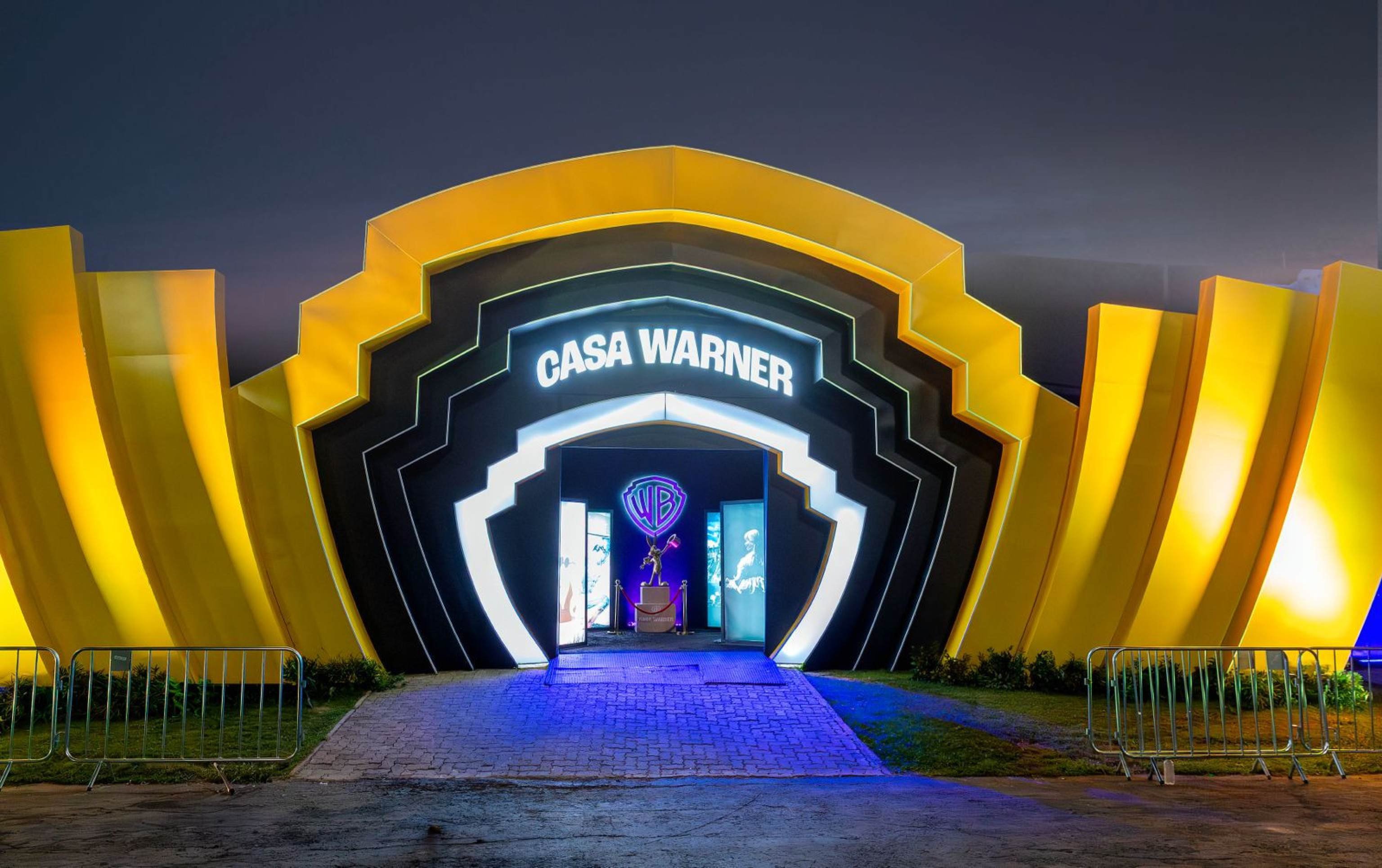 Casa Warner chega &agrave; capital com cen&aacute;rios de grandes produ&ccedil;&otilde;es 