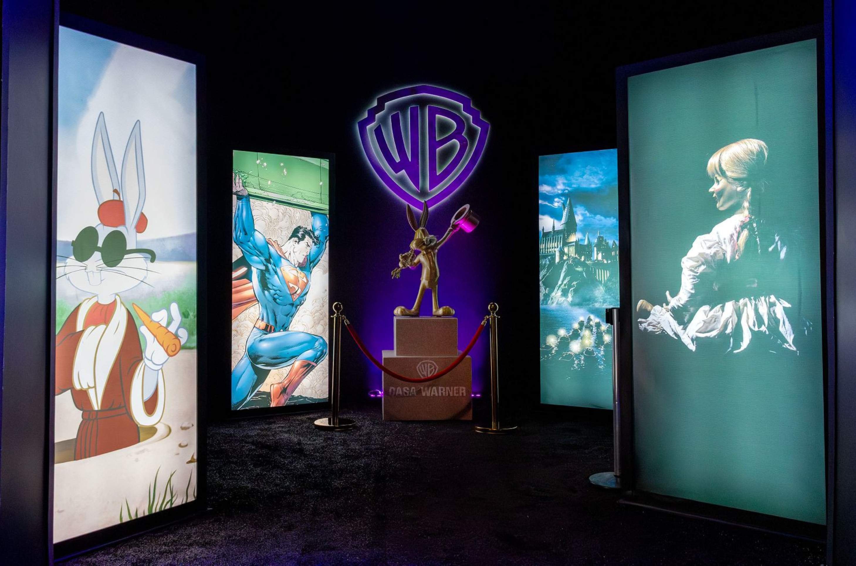 Superman, Looney Tunes, Harry Potter e Anabelle aparecem no espa&ccedil;o 