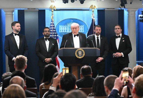 'Ele é um homem doente', disse Trump sobre o suspeito  -  (crédito:  AFP)