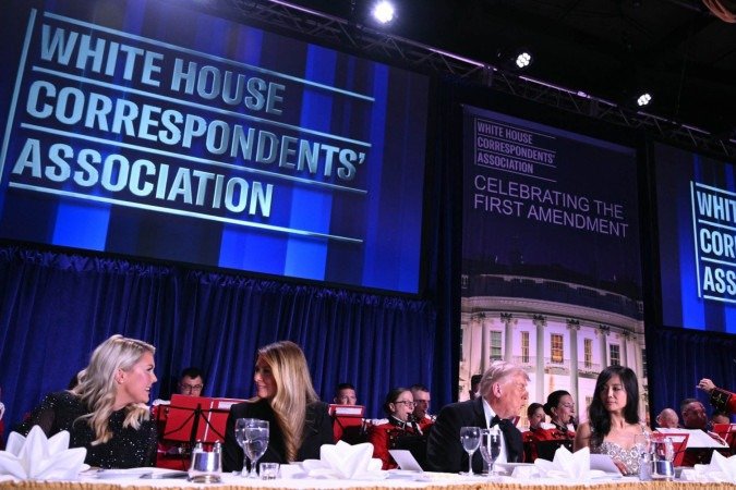  (L/R) White House Press Secretary Karoline Leavitt, US First Lady Melania Trump, US President Donald Trump and CBS News senior White House correspondent Weijia Jiang attend the White House Correspondents' dinner at the Washington Hilton in Washington, DC, on April 25, 2026. President Trump is attending the annual gala of the political press for the first time while in office. (Photo by Mandel NGAN / AFP)
      Caption 