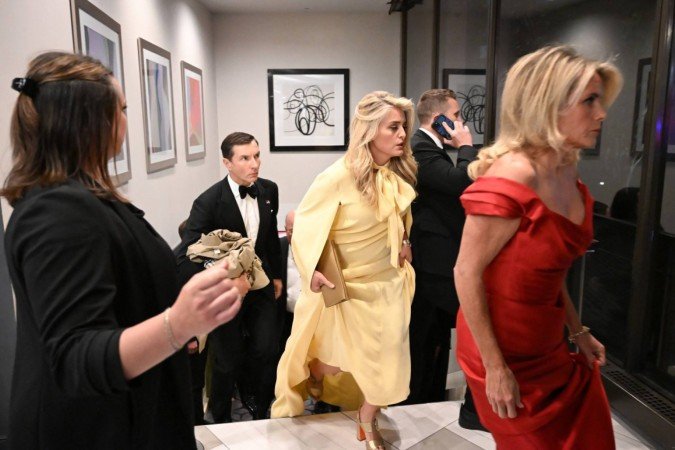  Guests leave the Washington Hilton after shots were heard during the White House Correspondents? Dinner in Washington, DC, on April 25, 2026. Shots were fired as US President Donald Trump attended a press dinner in Washington on April 25 night, witnesses and AFP reporters confirmed. Loud bangs were heard and guests at the black-tie White House Correspondents' Dinner scrambled to hide under tables. Tactical teams with guns drawn took position on the stage where Trump had been sitting before he was evacuated. (Photo by Alex WROBLEWSKI / AFP)
      
