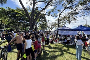 No centro de Brasília, o Eixão reuniu pais e mães atípicos -  (crédito: Eduardo Fernandes/ CB/ DA PRESS)