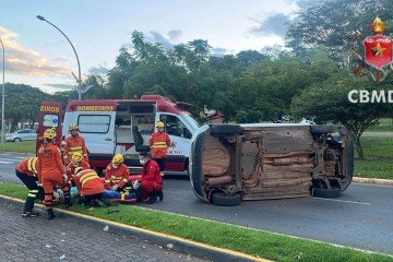 Motorista precisou ser levado para um hospital da região -  (crédito: Divulgação/ CBMDF)