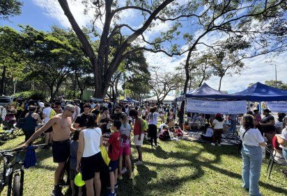 No centro de Brasília, o Eixão reuniu pais e mães atípicos -  (crédito: Eduardo Fernandes/ CB/ DA PRESS) -No centro de Brasília, o Eixão reuniu pais e mães atípicos -  (crédito: Eduardo Fernandes/ CB/ DA PRESS)
