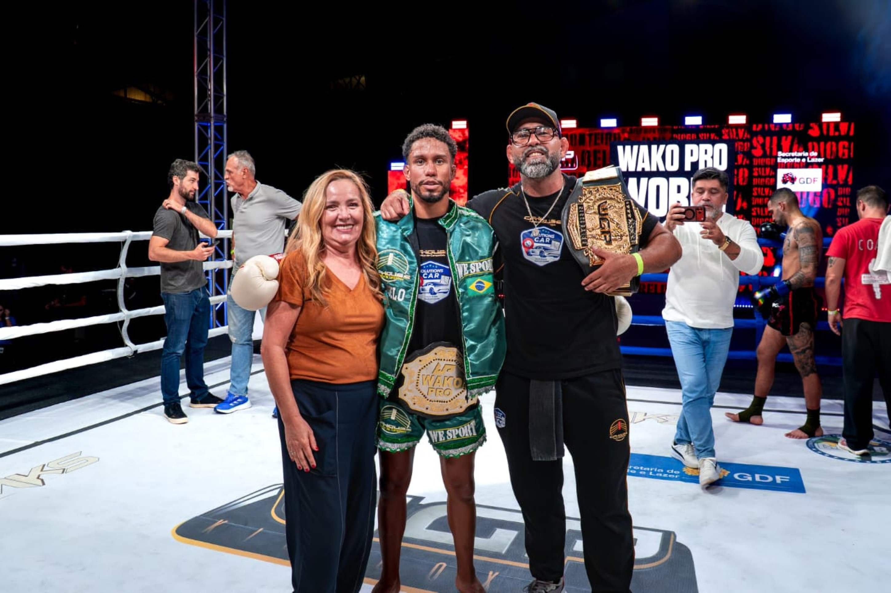Cabelo Monteiro comemora o t&iacute;tulo no Gin&aacute;sio do Cruzeiro