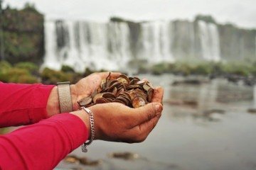 .Ação retira 383kg de moedas das Cataratas do Iguaçu -  (crédito: Urbia Cataratas/Eagle Eye Company)