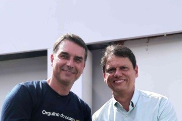 Governador vem sendo cobrado pela base bolsonarista a se jogar com vontade na campanha do filho 01 -  (crédito: Andr&eacute; Pera/Estad&atilde;o Conte&uacute;do)