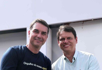 Governador vem sendo cobrado pela base bolsonarista a se jogar com vontade na campanha do filho 01 -  (crédito: Andr&eacute; Pera/Estad&atilde;o Conte&uacute;do) -Governador vem sendo cobrado pela base bolsonarista a se jogar com vontade na campanha do filho 01 -  (crédito: Andr&eacute; Pera/Estad&atilde;o Conte&uacute;do)