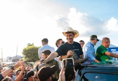 Flávio discursou na abertura do espaço dedicado ao Governo de São Paulo na Agrishow 2026, maior feira do agronegócio do país -  (crédito: Foto: Vittor Sales/Divulgação Gabinete Flávio Bolsonaro) -Flávio discursou na abertura do espaço dedicado ao Governo de São Paulo na Agrishow 2026, maior feira do agronegócio do país -  (crédito: Foto: Vittor Sales/Divulgação Gabinete Flávio Bolsonaro)
