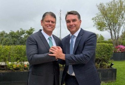 O governador de São Paulo, Tarcísio de Freitas, e o senador Flávio Bolsonaro. -  (crédito: Reprodução/X) -O governador de São Paulo, Tarcísio de Freitas, e o senador Flávio Bolsonaro. -  (crédito: Reprodução/X)